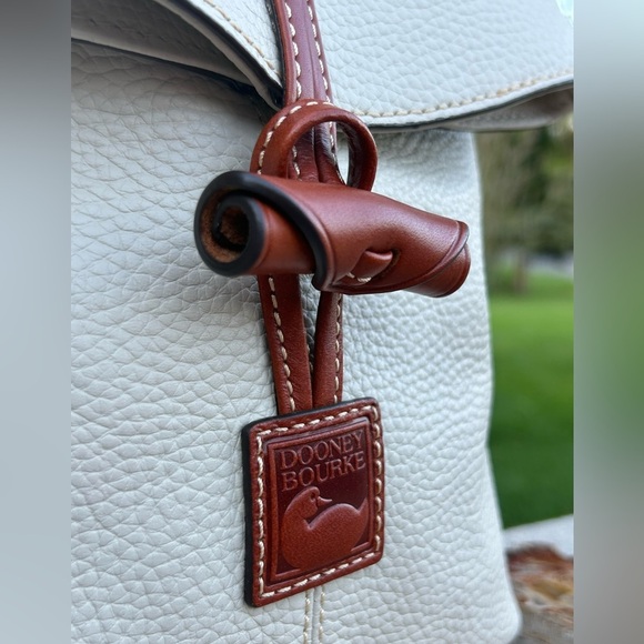 Dooney & Bourke White Pebble Grain Leather Toggle Crossbody EUC - Picture 5 of 17